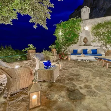 Albachiara Up To 8 Guests